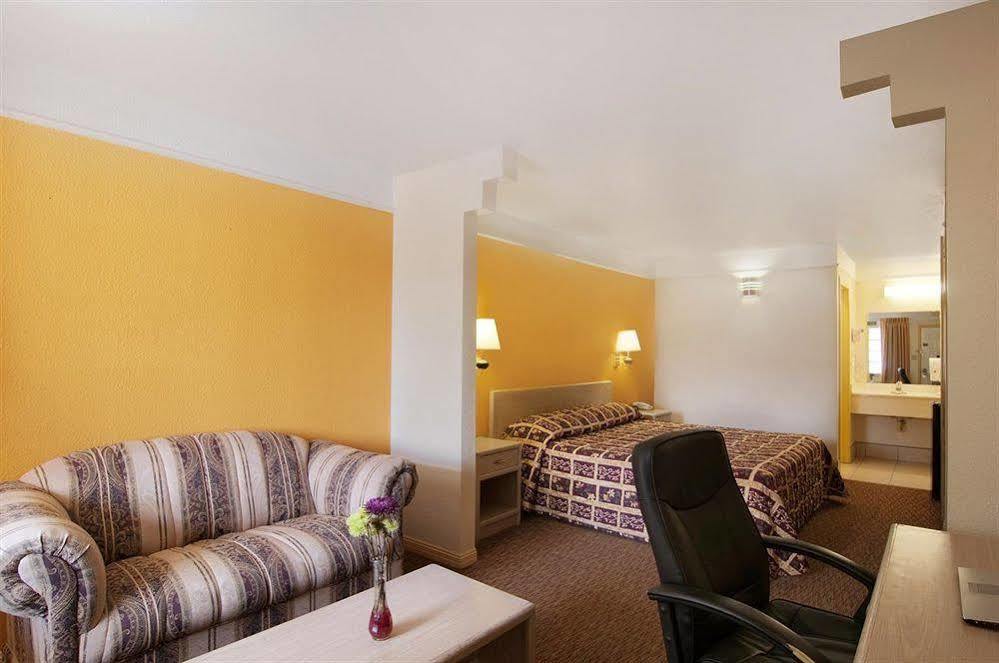 Texas Inn & Suites Pharr/San Juan Exteriör bild
